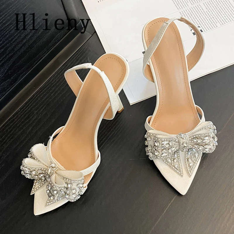 صنادل Hlieny Fashion مفتوحة من الأمام كريستالية بعقدة على شكل فراشة وحزام خلفي للنساء بكعب عالٍ رفيع أنيق للحفلات أحذية صيفية للسيدات