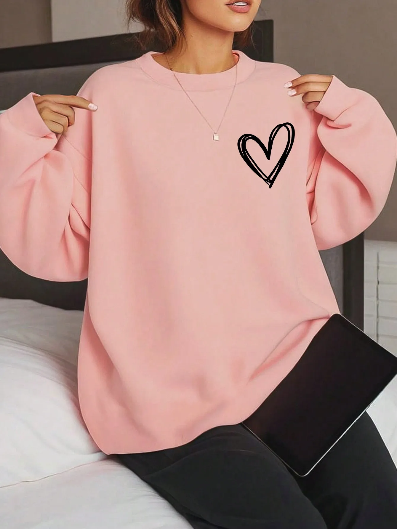 

Розовый свитшот оверсайз с принтом в виде сердца для женщин, повседневный пуловер на осень-зиму