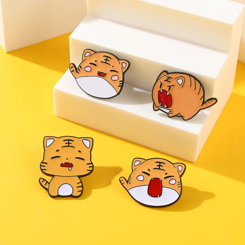 4-5 قطعة/المجموعة الحيوان المينا دبوس النحل زهرة اللوتس فراشة الضفدع الفاكهة البحر بطة النمر الحيوان بروش قميص شارة معدنية هدية بالجملة