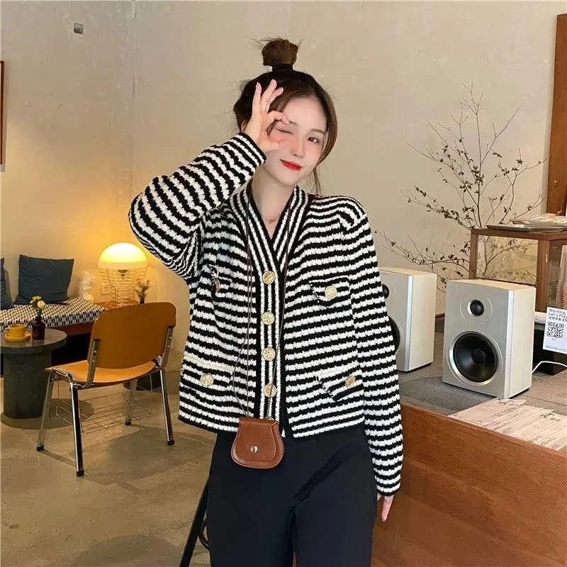 High end luxury socialite sweater jacket cardigan women\'s spring and autumn short design sense niche striped knitted top