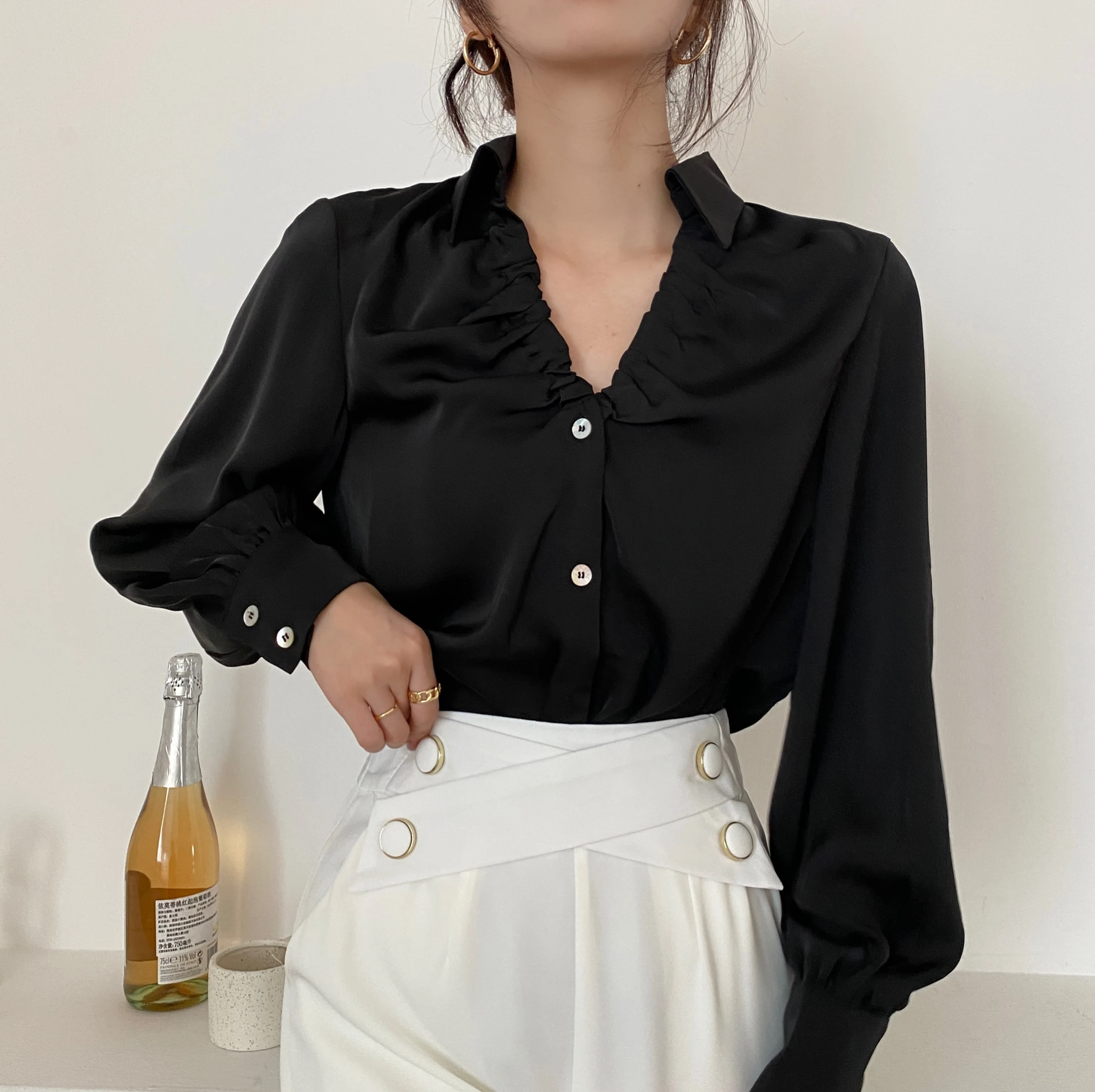 

Свободная шелковая блузка с длинным рукавом и V-образным вырезом для офиса, женская модная однотонная рубашка прямого кроя с пуговицами