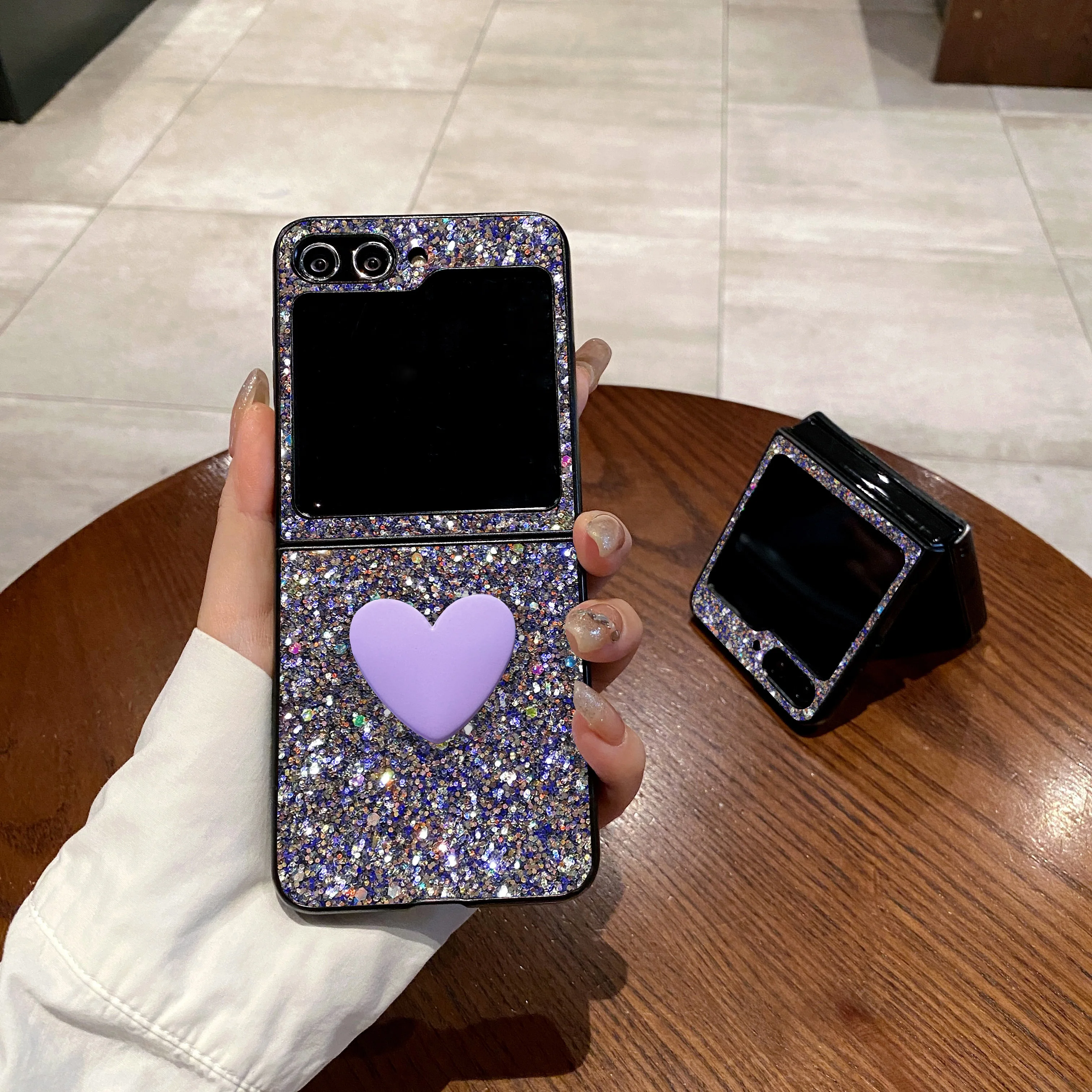 Korean Style Fashion Sparkling Sequins Phone Case For Samsung Galaxy Z Flip 8 7 6 5 4 3 Flip7 FE with Cute 3D Love Heart Resin