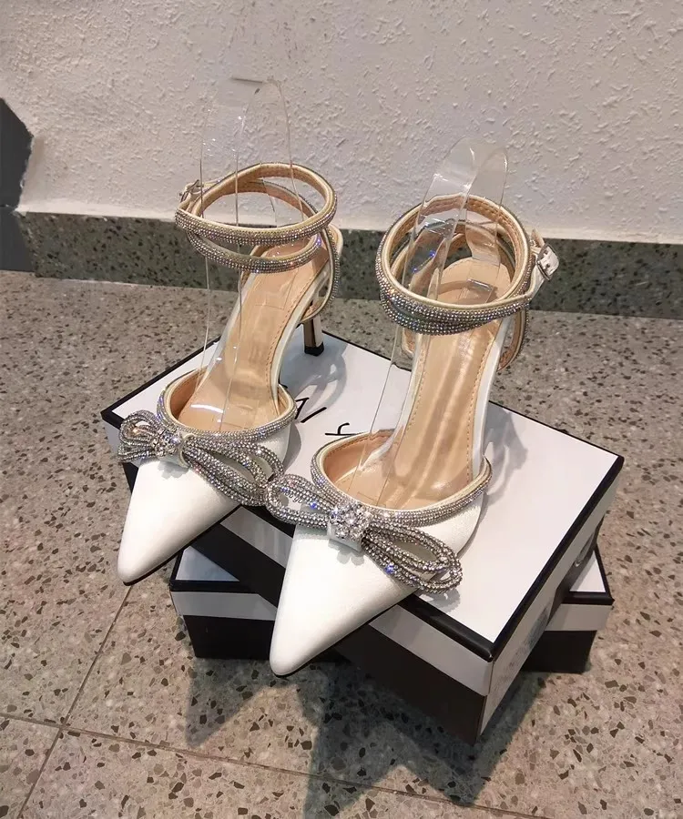 Luxury Designer Glitter Rhinestones Diamond Bow Knot Banquet Shoes Fashion Satin Pointed Toe High Heels Wedding Party Pumps