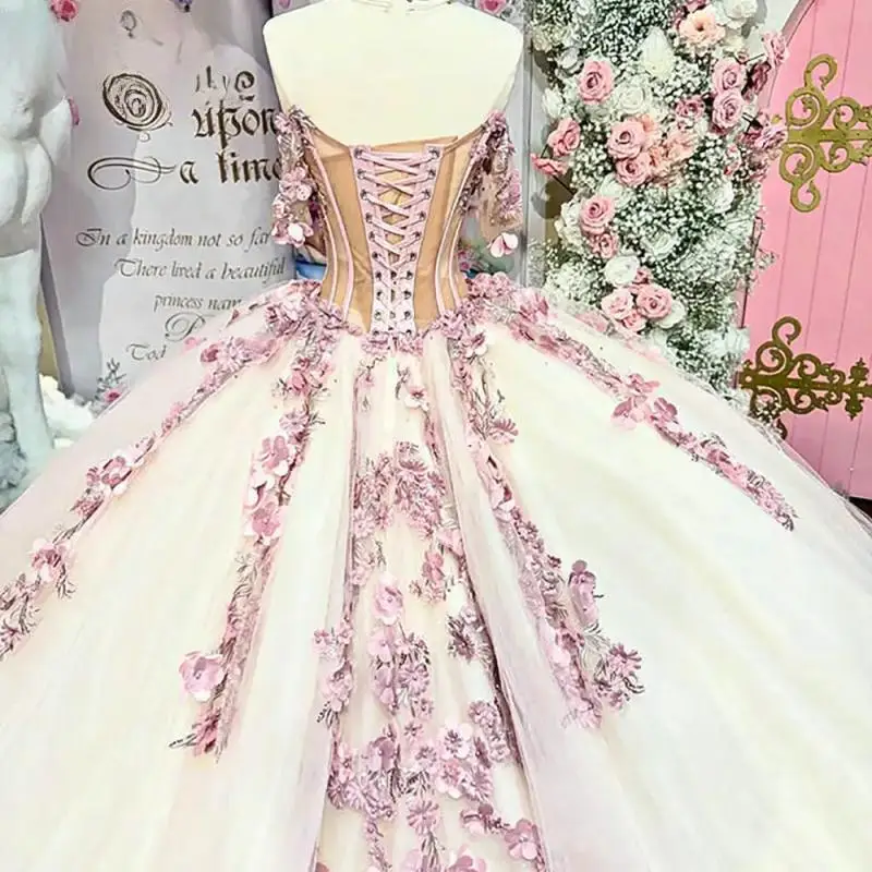 ที่กําหนดเองสีชมพูปิดไหล่ Quinceanera Ball Gown ภาพลวงตา Appliques ลูกไม้หวาน 15 ปีเม็กซิกัน