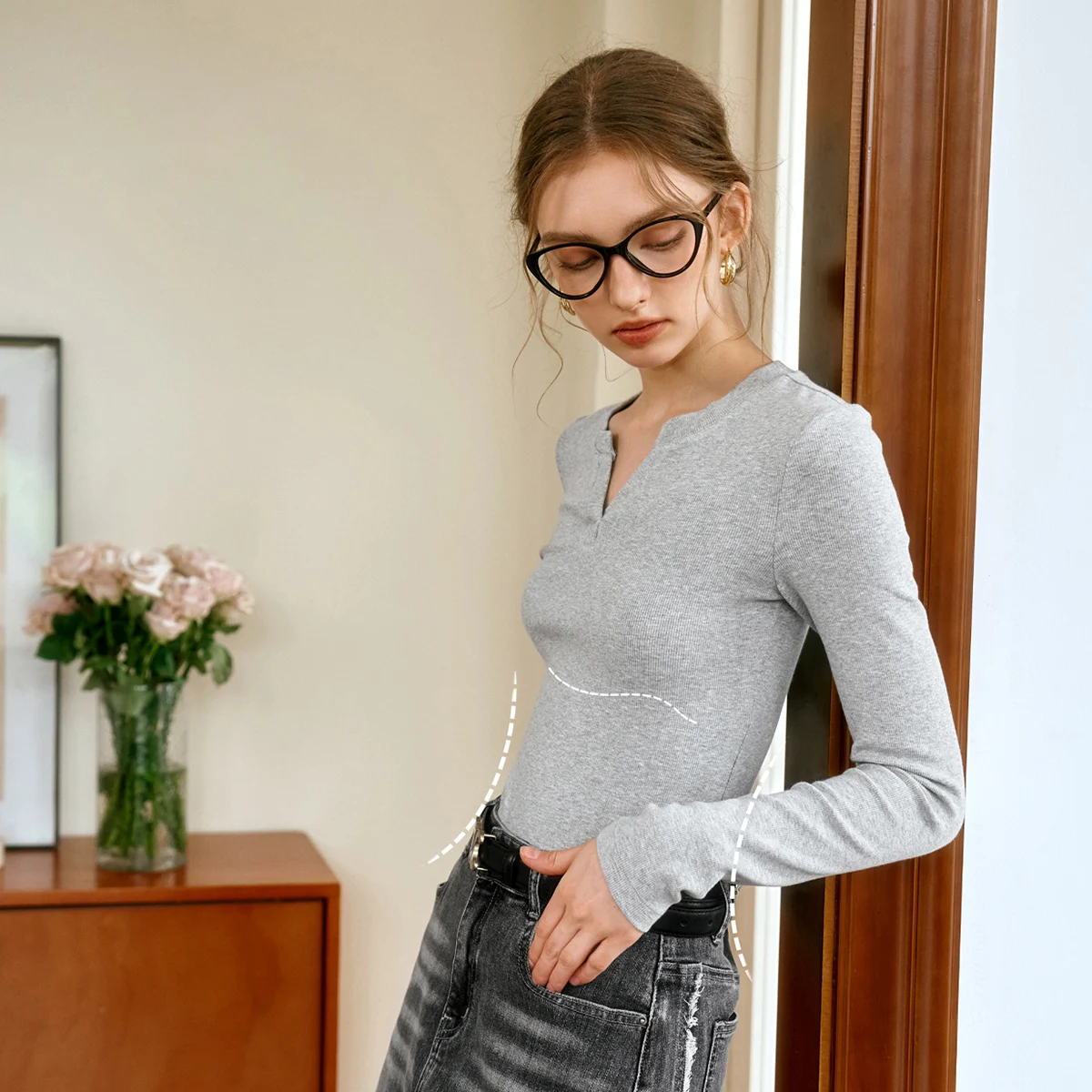 

OLrain Office Lady Knitted T-shirt Women 2025 Autumn Cotton Slim Solid Tees V Neck Long Sleeve Simple Pullover Female O24QT92931