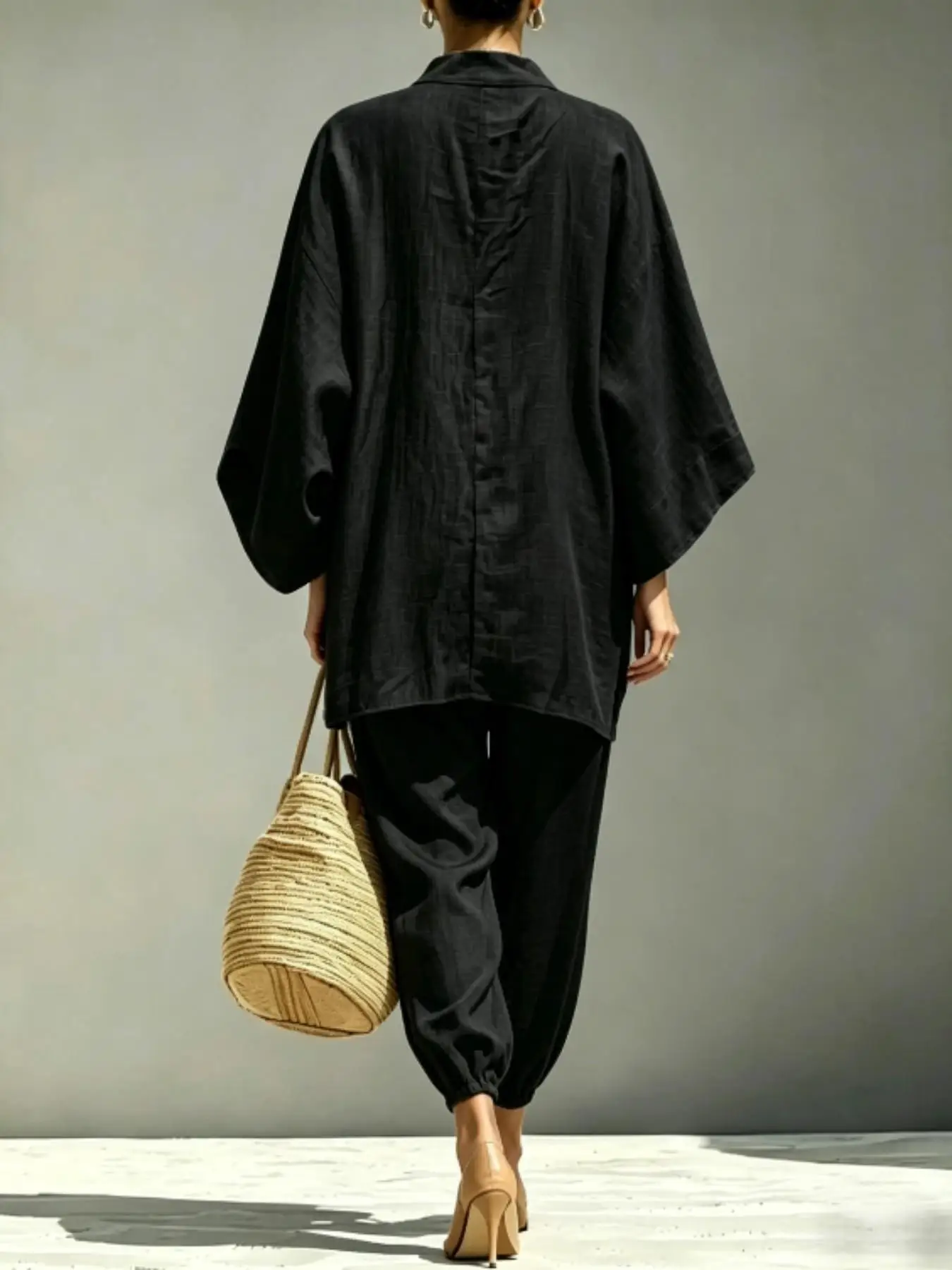 Ladies’ summer casual, loose-fitting, solid-colored deep V-neck batwing sleeve, closed-collar two-piece outfit. Comfortable for