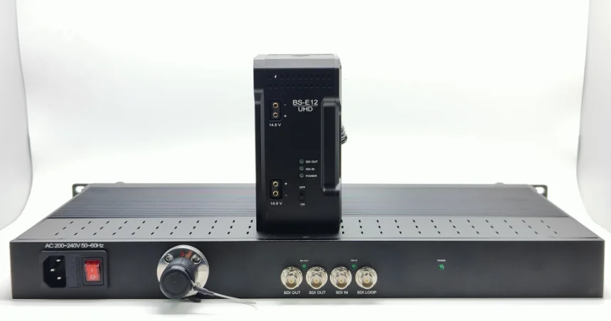 

1 channel 12G SDI video in and out add pgm return video black magic camera add D tap SMPTE 3K93C le mo fiber optic extender