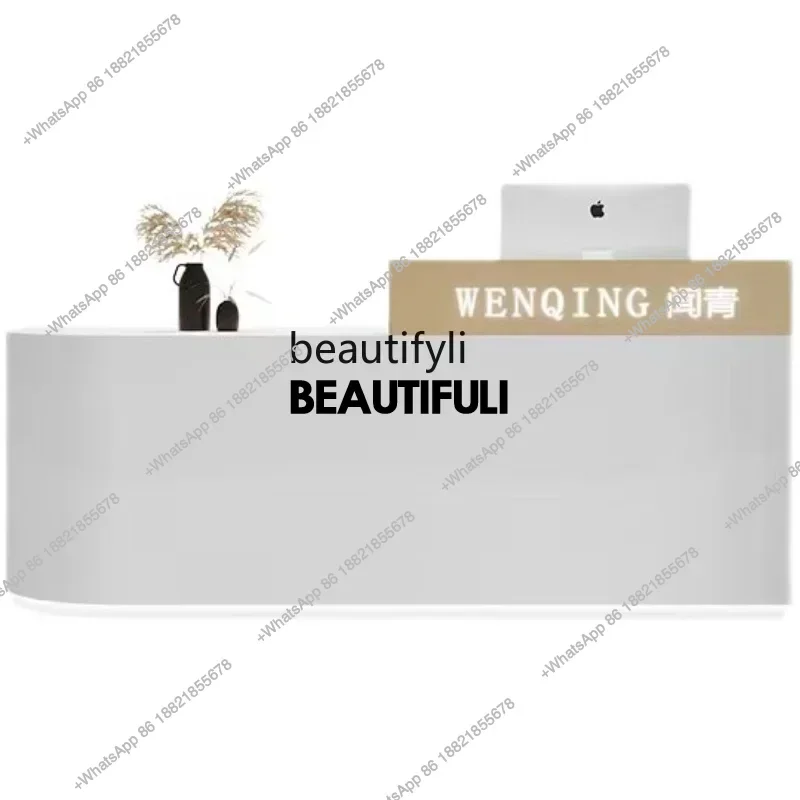 

Новый вигнутый магазин одежды, касса, барная стойка, простая станция для медсестры, небольшая стойка регистрации