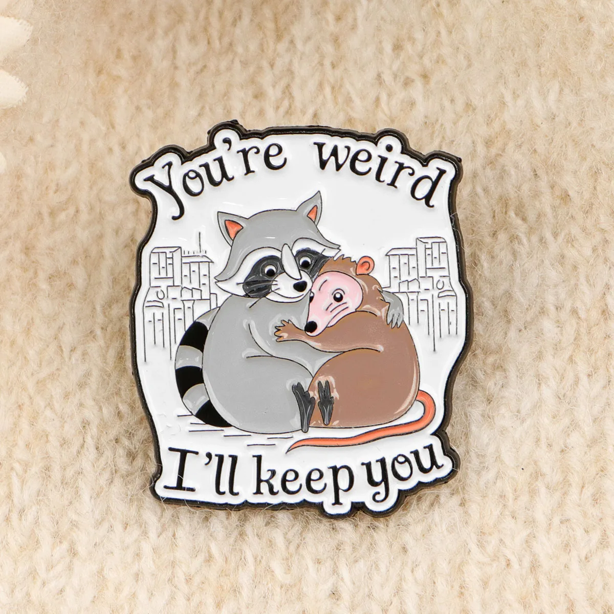 روح الدعابة يقتبس المينا دبوس الكرتون الراكون و Opossum بروش ل معطف المرأة دبابيس موضة التلبيب شارات مجوهرات أصدقاء هدية