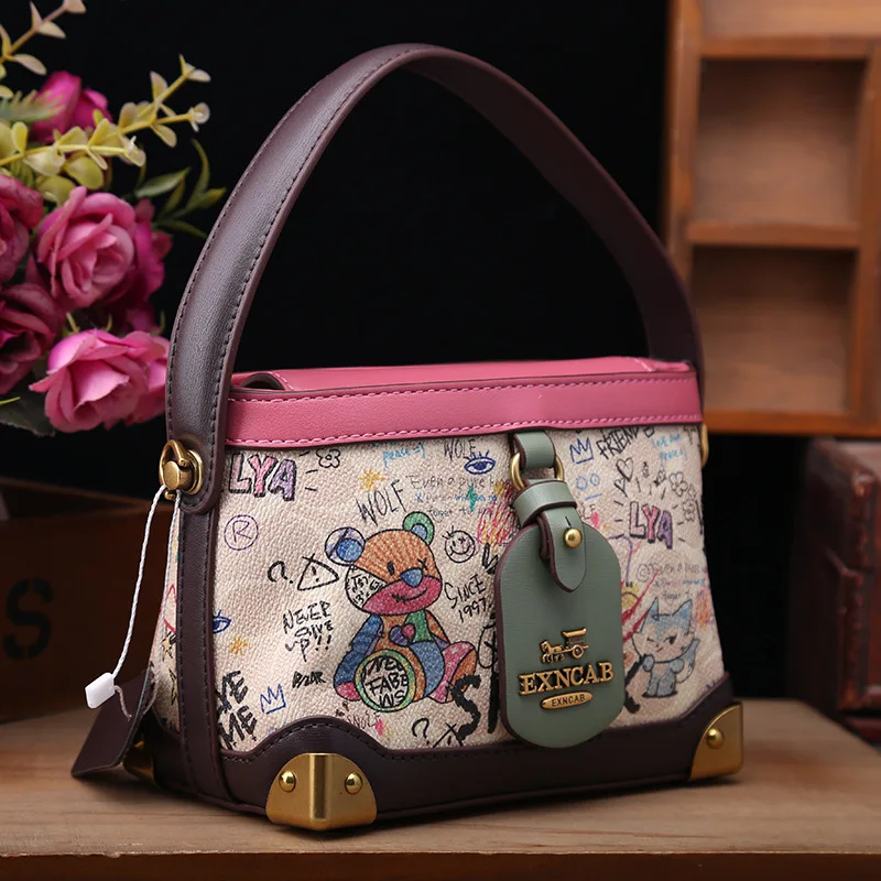 

2025 Graffiti Women's Bag New Fashion Large Capacity Crossbody Bag Women's Single Shoulder Small Square Bag