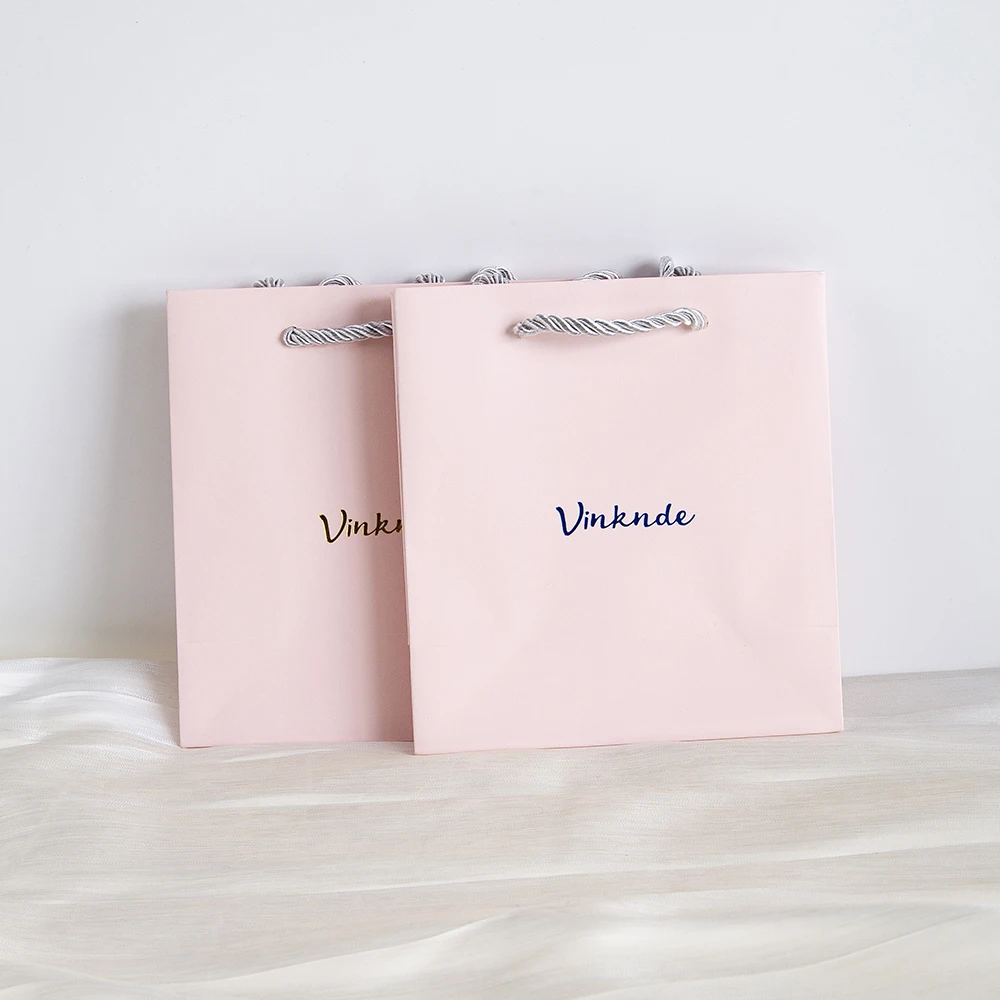

Wholesale Stylish Pink Custom Branded Logo Shopping Kraft Paper Bags Retail Jewelry Packing Pouches Wedding Favors Party Gifts
