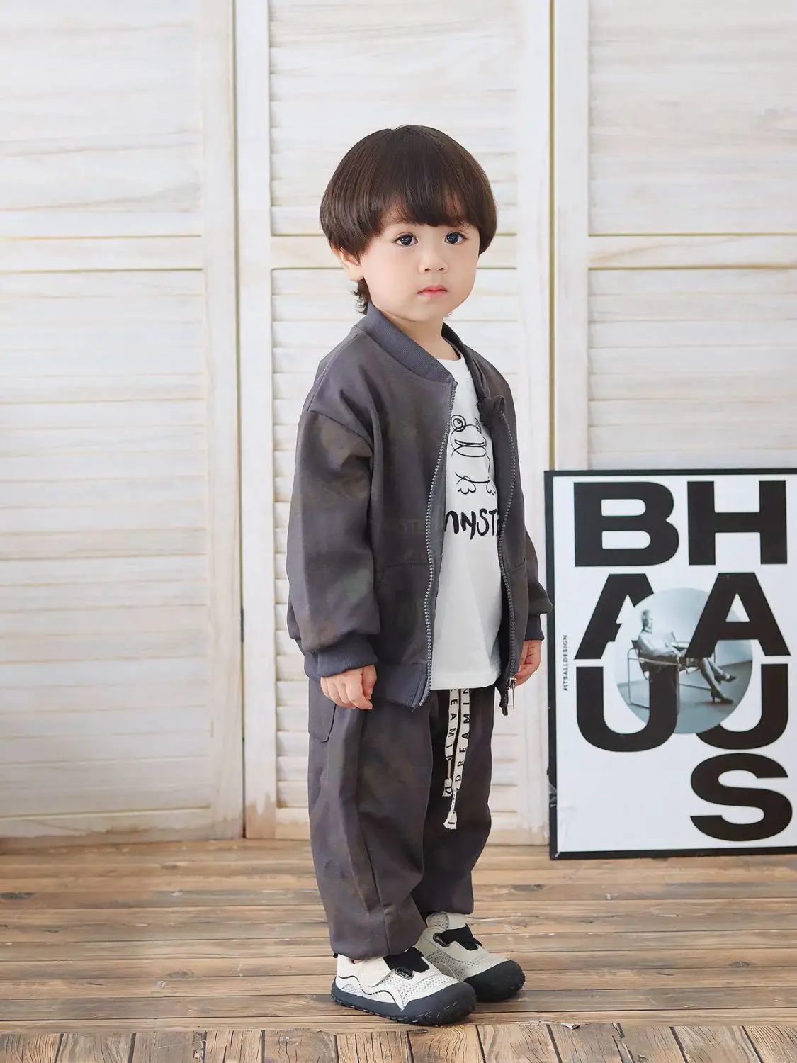 Boys' Spring and Autumn Set New Style Children's Western Leisure Coat+T-shirt+Pants Three Piece Set