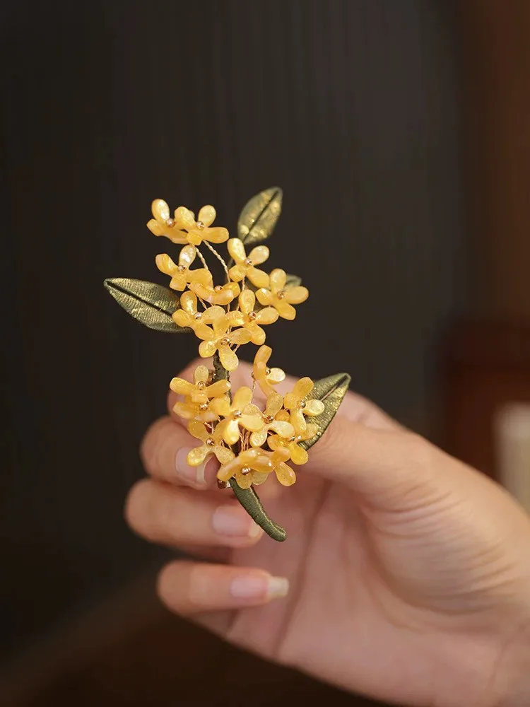 Chinese Style Hanfu Cheongsam Wedding Accessory Yellow Osmanthus Flower Brooch Pearl Detail Handmade Retro Lapel Pin For Women