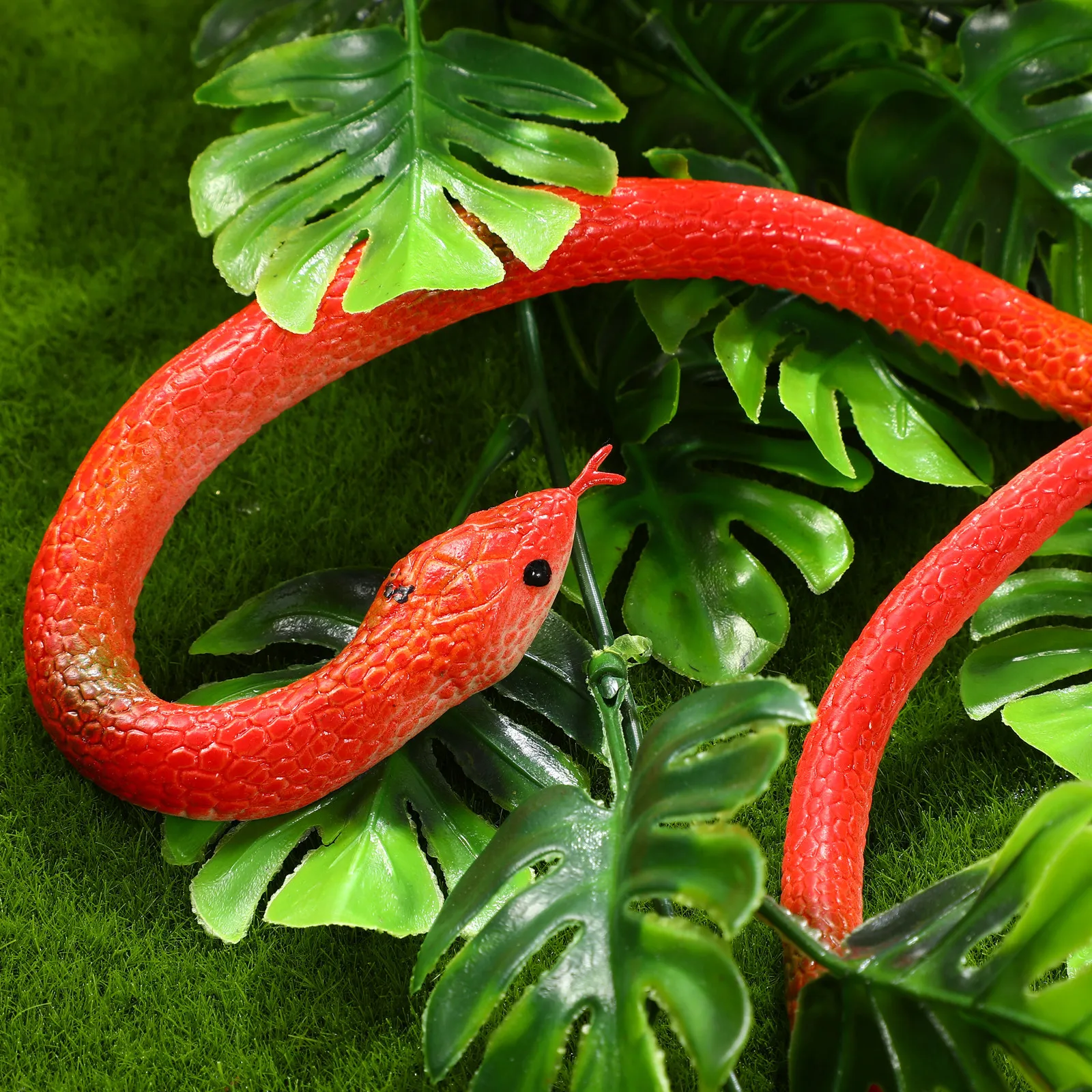 6pcs-snakes-realistic-rubber-prank-set-perfect-for-halloween-party-carnival-scary-decoration-simulated-rubber-snakes