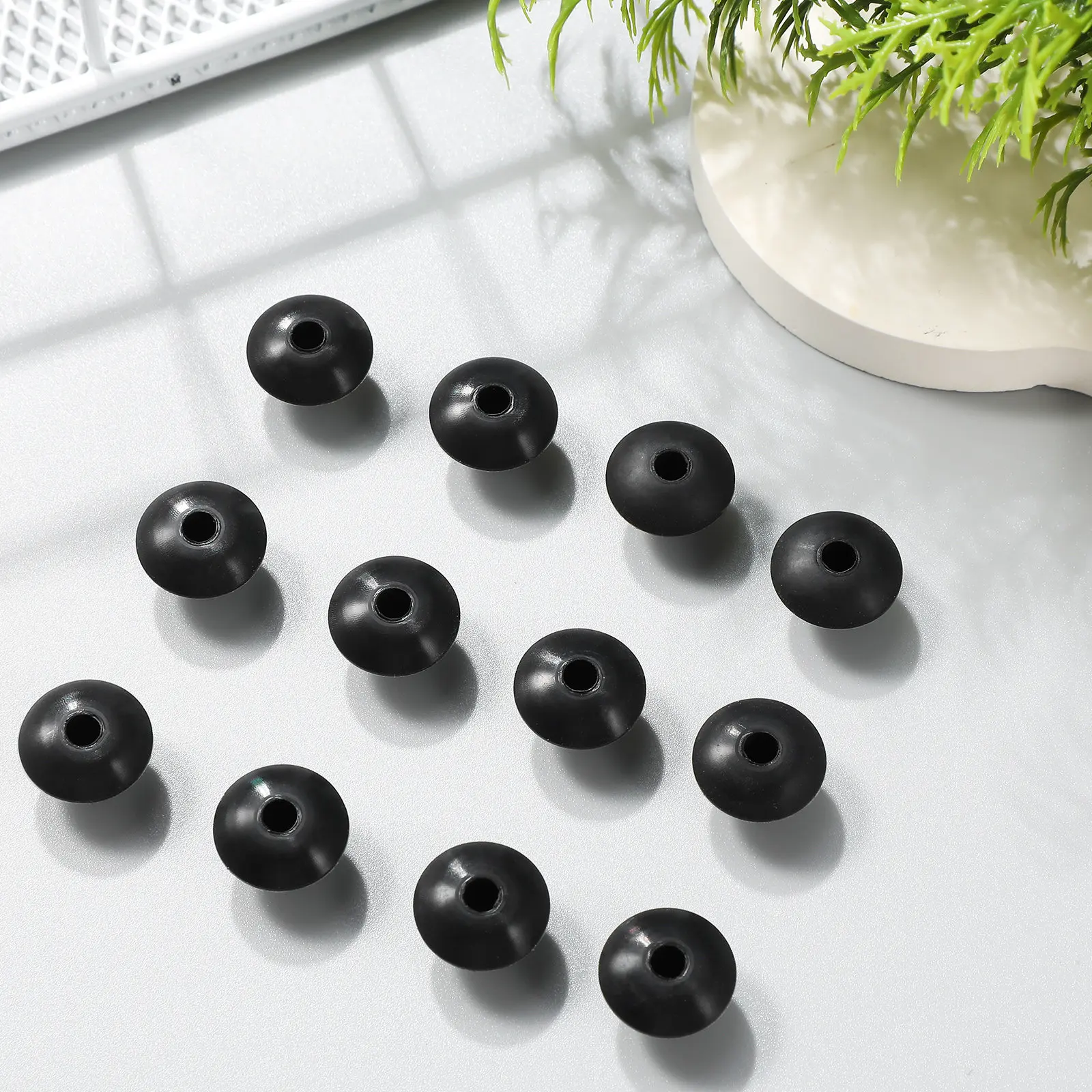 

120 шт. силиконовых водонепроницаемых резиновых заглушек, фиксаторов для перфорированных панелей, резьбовых фиксаторов, многоразовых настенных держателей для бутылок, банок, труб