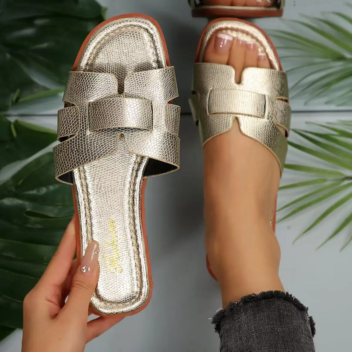 

Plus Size Women Slippers Trendy Flat Bottom Sandals Casual Couple Beach Shoes Summer Comfortable Slippers Women Slides Women