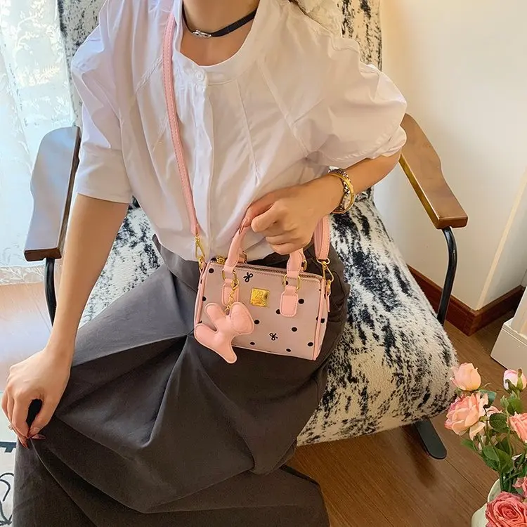 

2025 Winter 586 New Simple and Versatile Commuter Bag Handbag Shoulder Messenger Bag Boston Bag