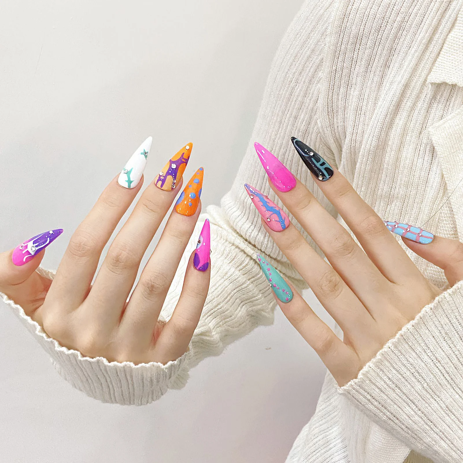 Fake Nails with Rhinestone Decor Chip-Proof Smudge-Proof Fake Nails for Daily and Parties Wearing