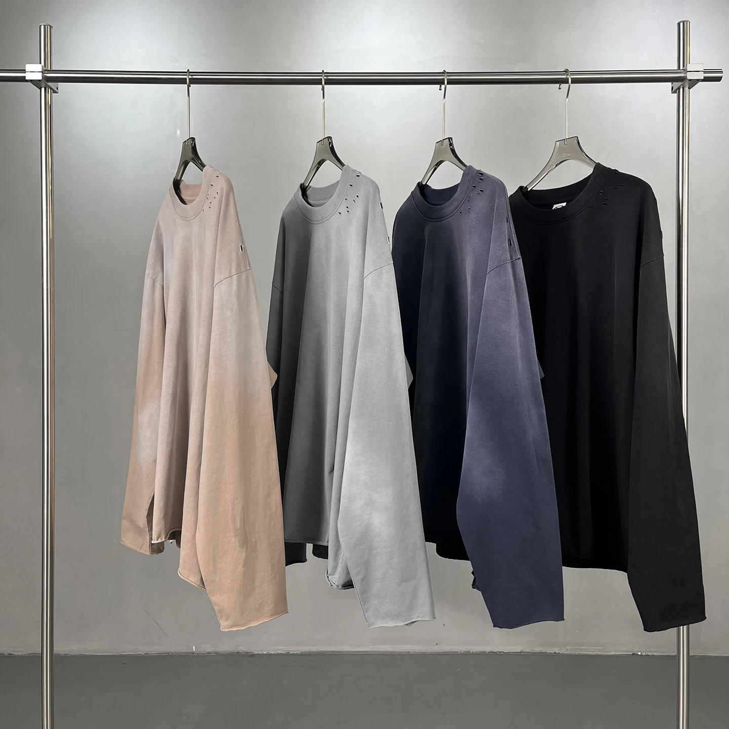 

Retro American Sle Long Sve T-irt Men's Streetwear Hole Spray Dyeing Autumn Winter Top Casual Loose Fit round Ne