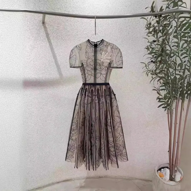 BEWQ แฟชั่นผู้หญิงชุดเดรสหรูหรา O-คอแขนสั้นลูกไม้เย็บปะติดปะต่อกันเย็บปักถักร้อยเอวชุดราตรี 2025 ฤดูใบไม้ร่วงใหม่