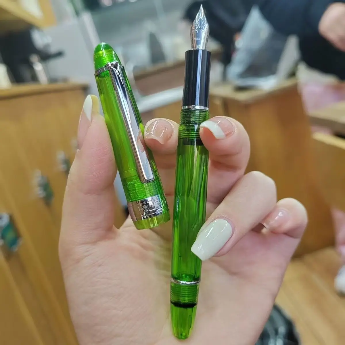 2024 Latest new H821 Transparent Fountain Pen  Writing Ink Pen with clip for Office Business School