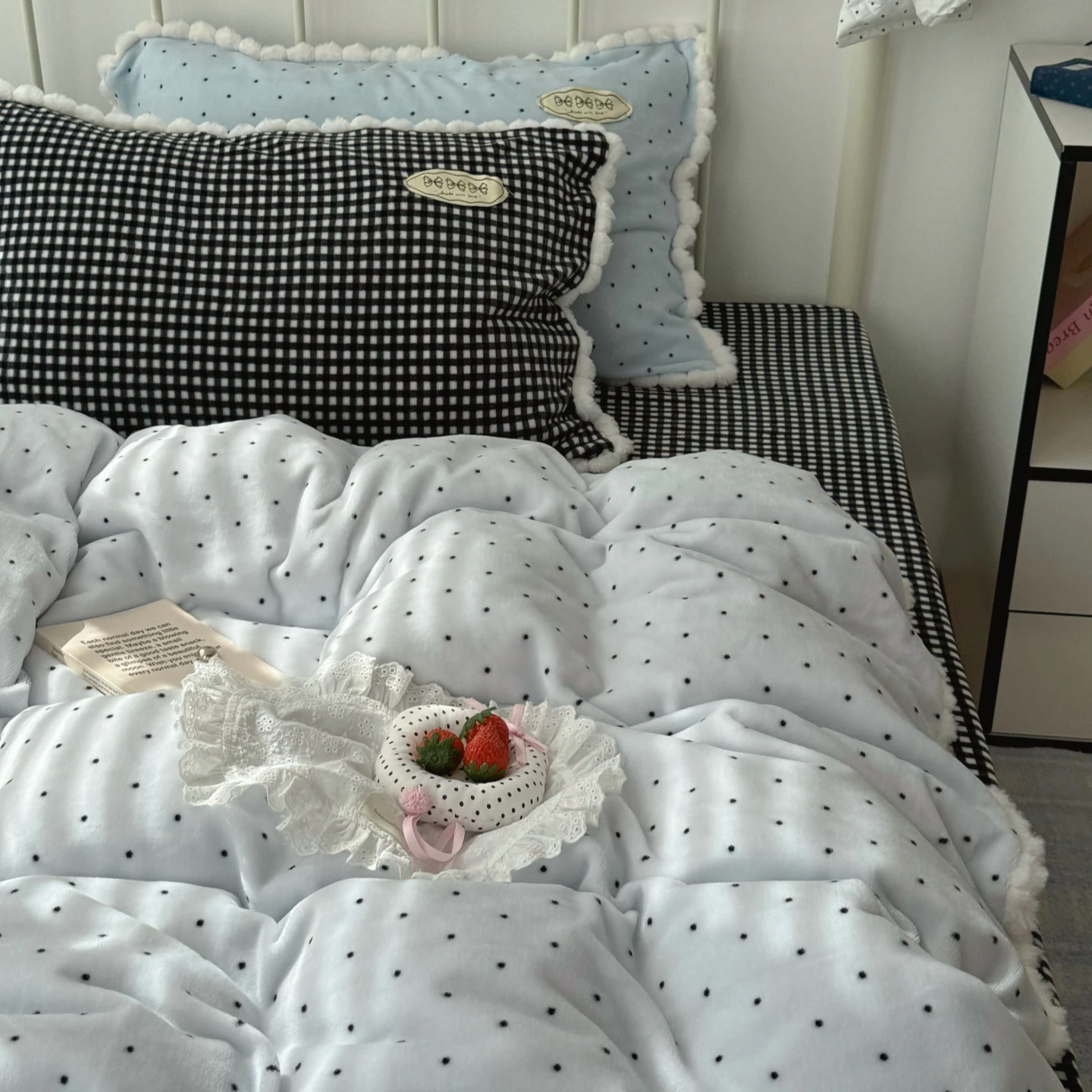 

Комплект постельного белья Lime Dream из утолщенного теплого кораллового флиса, молочный велюр, простыня, пододеяльник, с точечным узором, милый стиль, комплект из четырех предметов