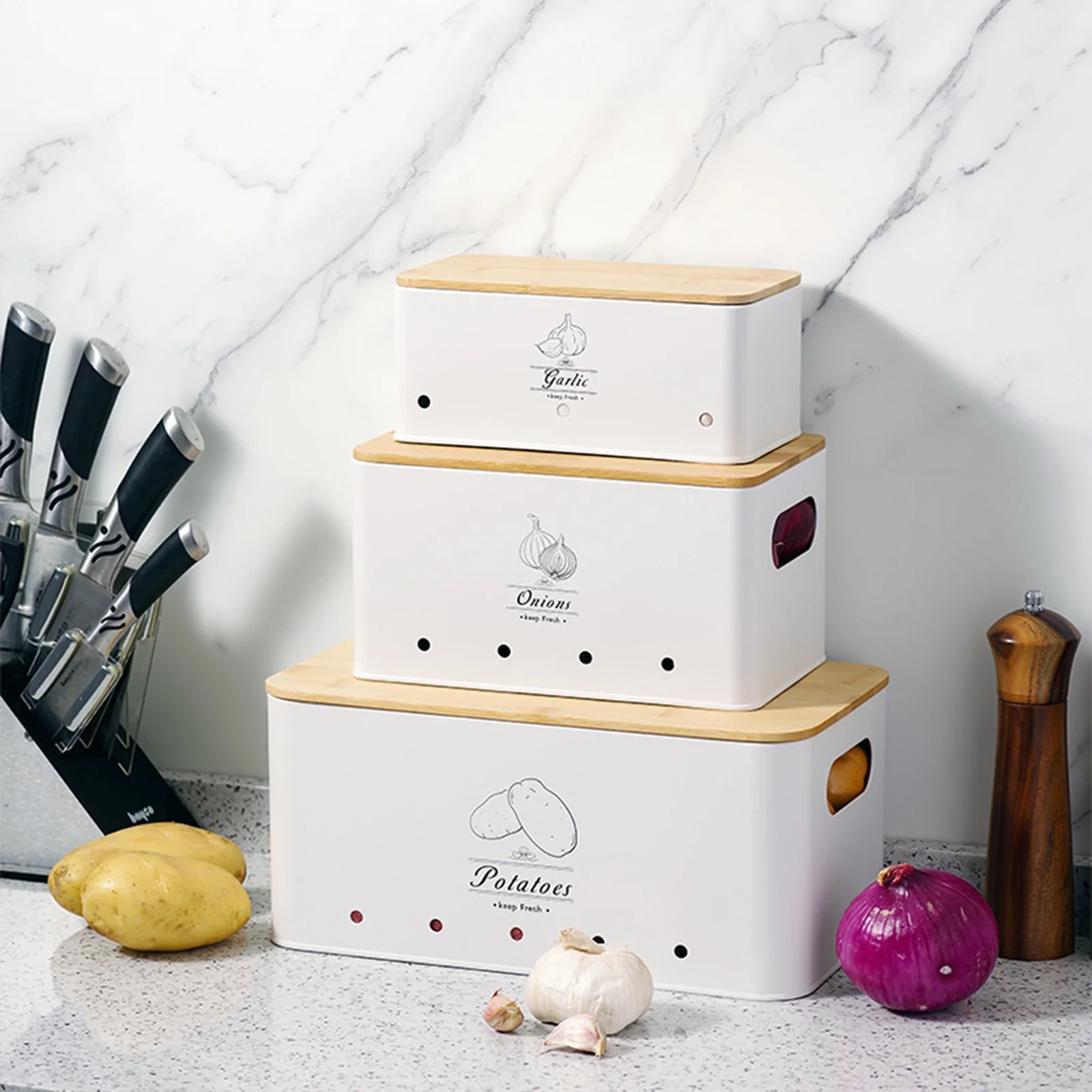 SAEIV Hochwertiges 3-Stück Metallische Kartoffelbox Set mit Natürlichem Bambusdeckel – Stapelbare Aufbewahrungsboxen für Kartoffeln, Zwiebeln & Knoblauch (mit Lüftungslöchern) – Arbeitsfläche oder Vorratsschrank – Detail 9