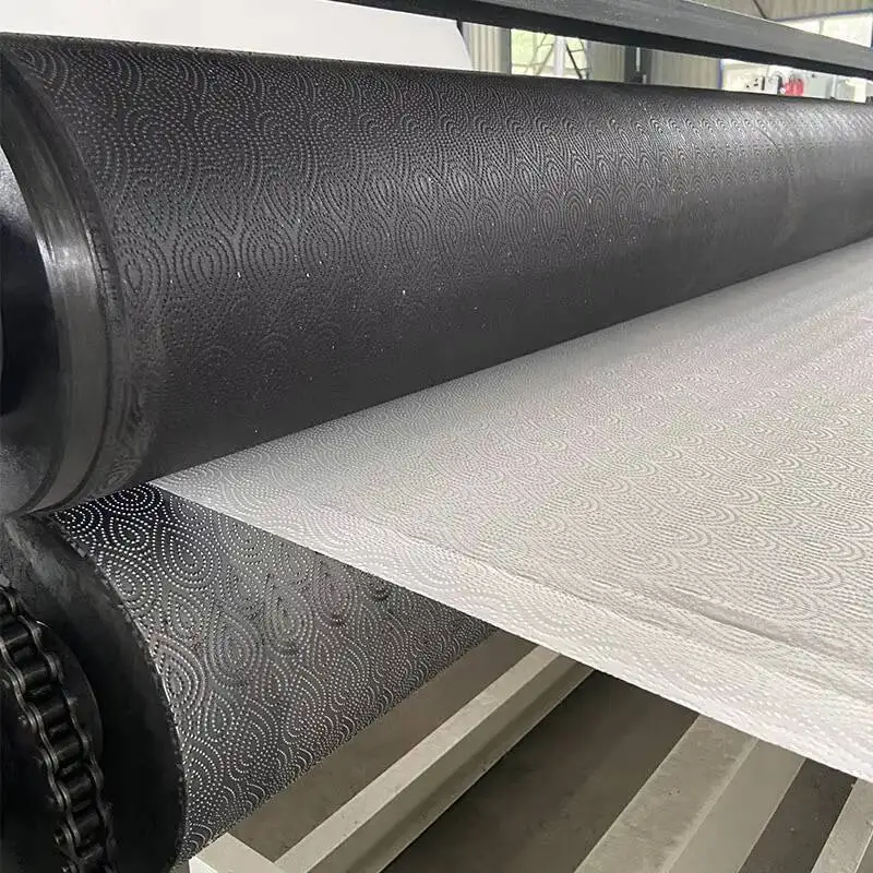 ماكينة تصنيع ورق المرحاض الصغيرة ذات اللف الأوتوماتيكية الجديدة، ماكينة تغليف حواف القماش النفاثة المائية