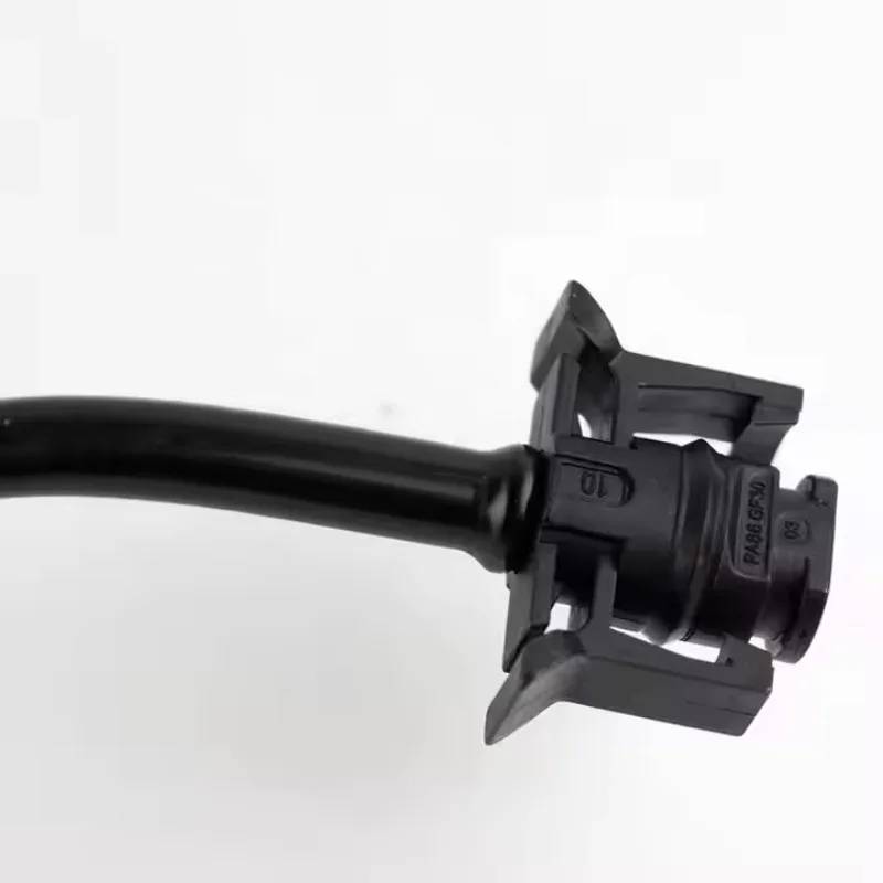 Lr024251 Radiator Top Overflow Hose 2.0L 16V Petrol Diesel for Land Rover Range Rover Evoque Upper Water Pipe To Expansion Tank