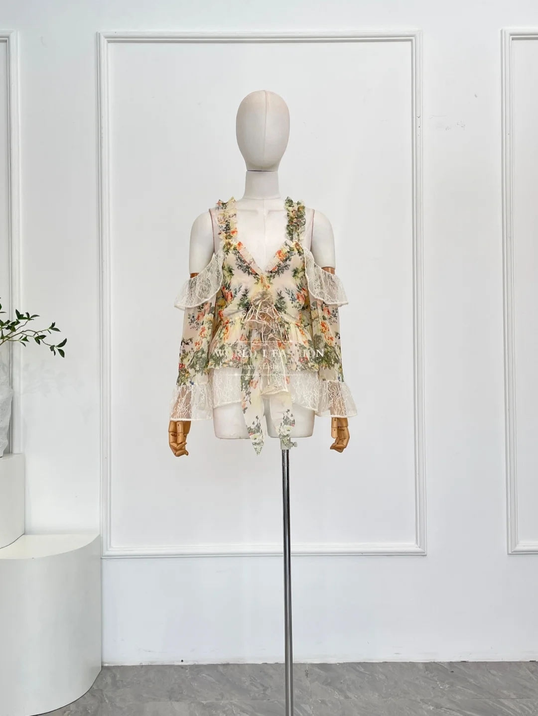 

Green Beige Floral Print Sleeveless Blouse Tops 2025 New Design