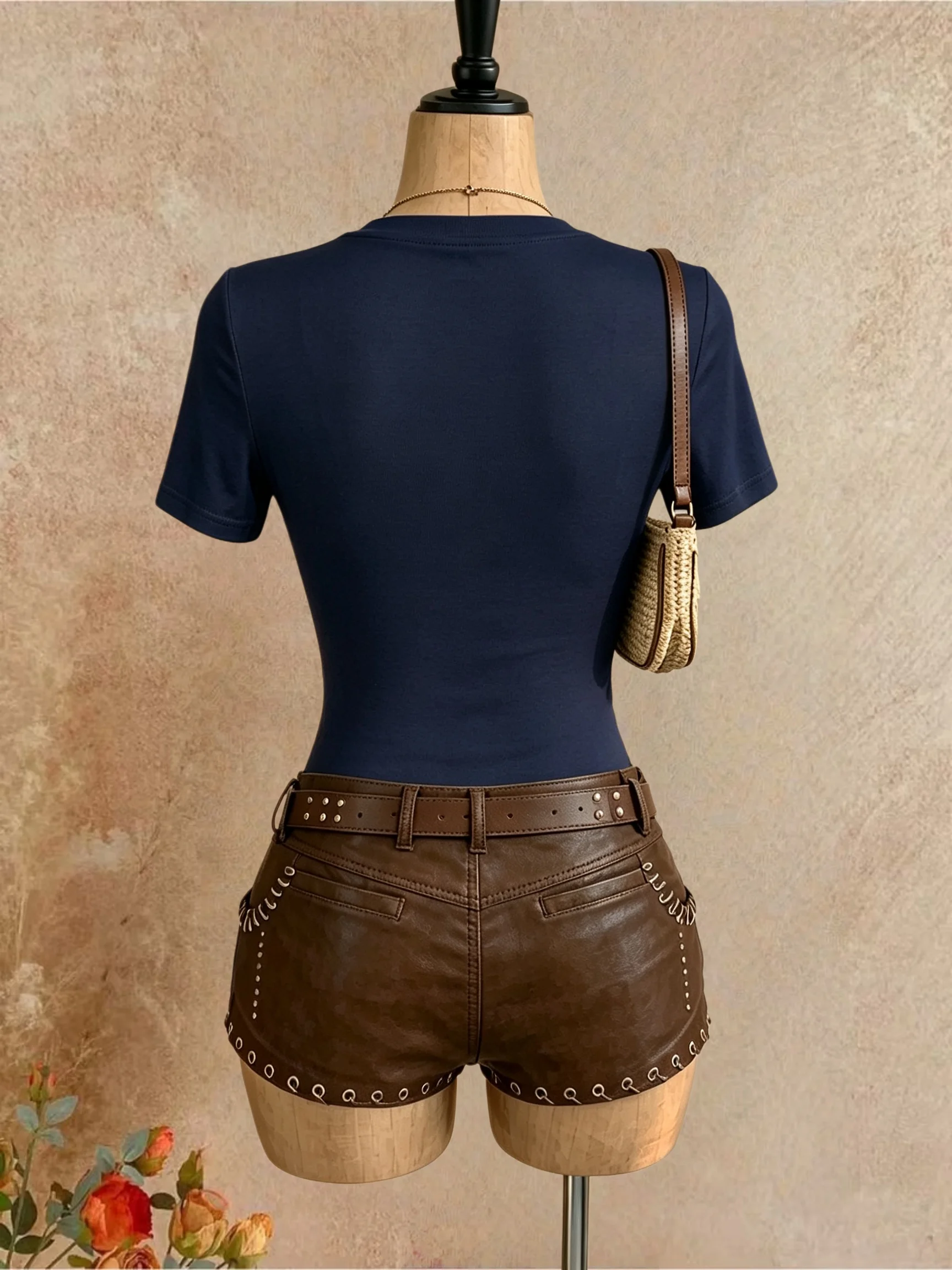 4 Pack Women V Neck Short Sleeve Top Curved Hem Slim Fit Crop Tee Y2K Sexy Casual Street Basic Shirt