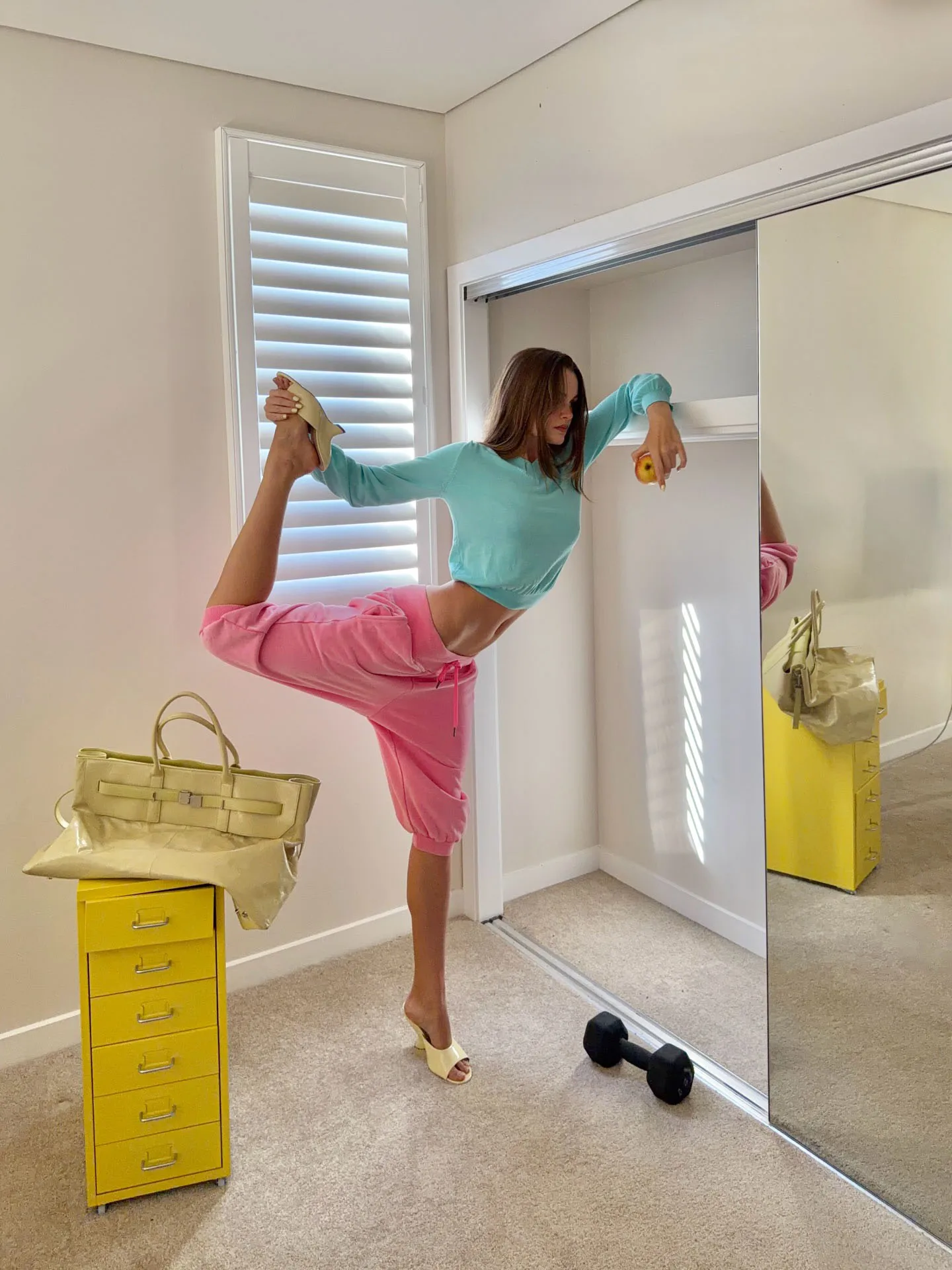 Niihai Pink Distressed Wide Waist Drawstring Cropped Sweatpants, Mint Green Jogger Loose Short Sweatpants