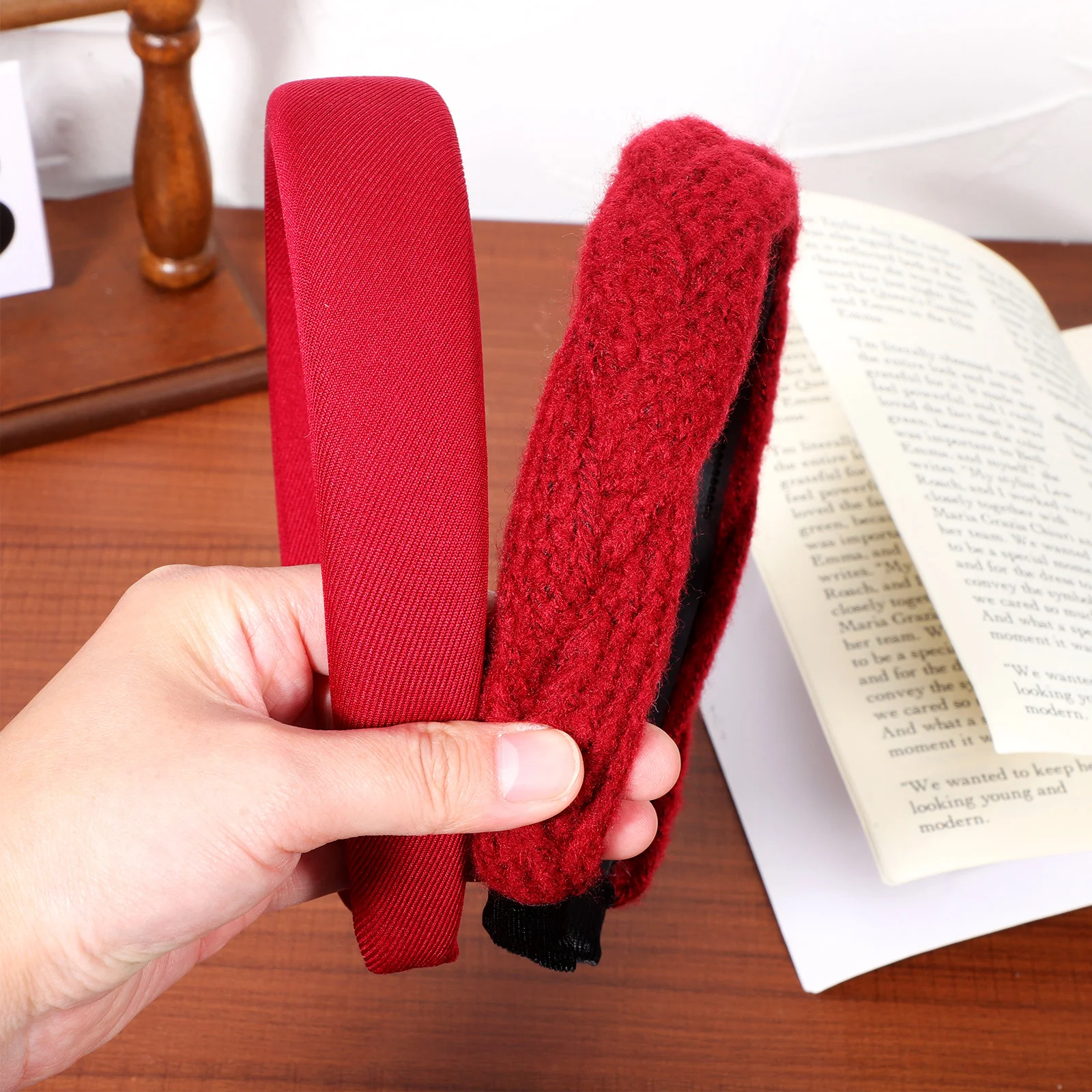 

2Pcs Elegant Wide Headbands Women's Vintage Style Fabric Hair Hoops Secure Hold for Holiday Prom Daily Use