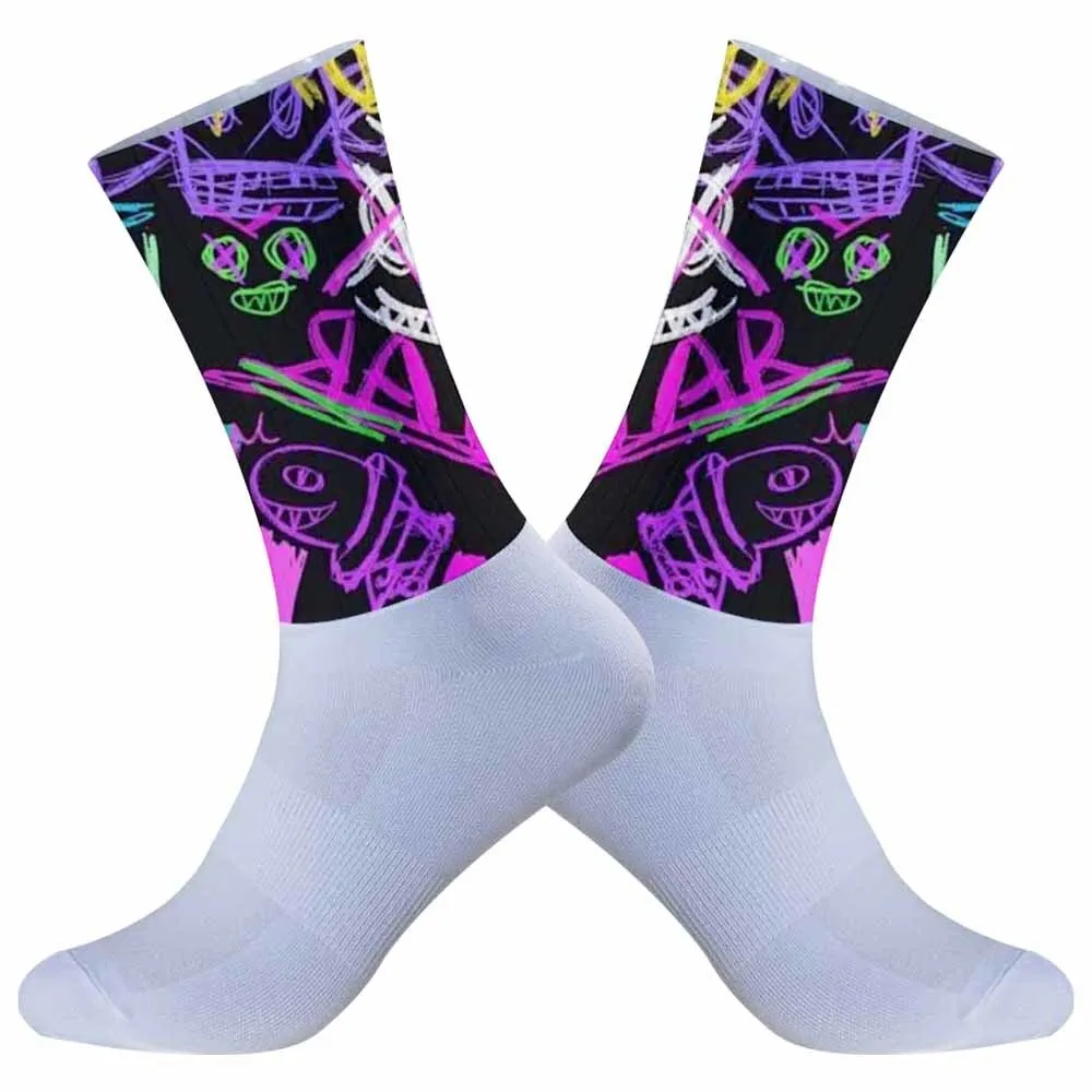 2024 New Anti Slip Seamless Silicone Running Sport Road Bike Socks Graffiti skull pattern Cycling Socks Team Cycling Socks