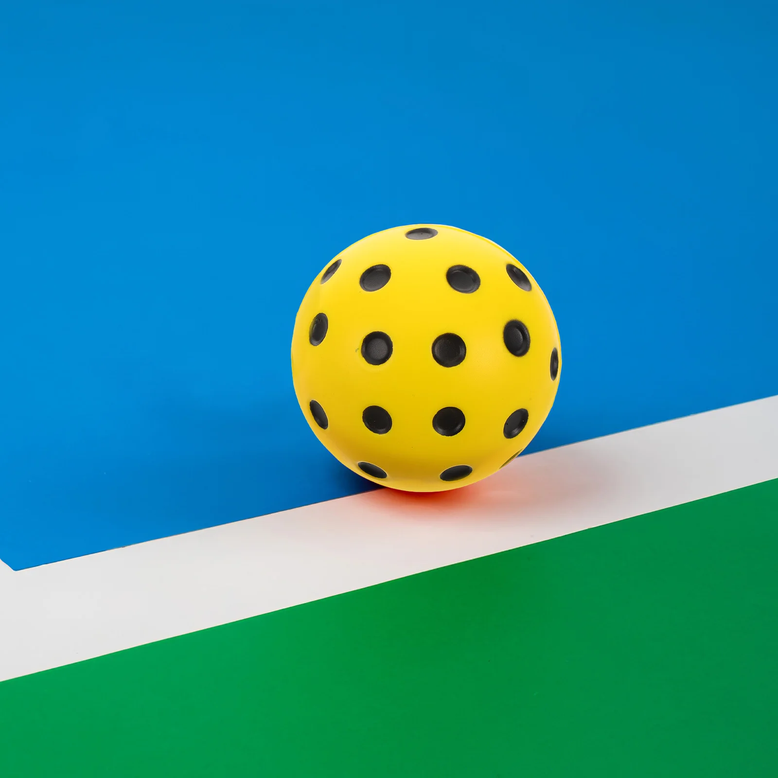 

2Pcs Lightweight Silent Pickleball Indoor Balls Soft PU Foam Low Noise Practice Balls for Gym School Home Entertainment