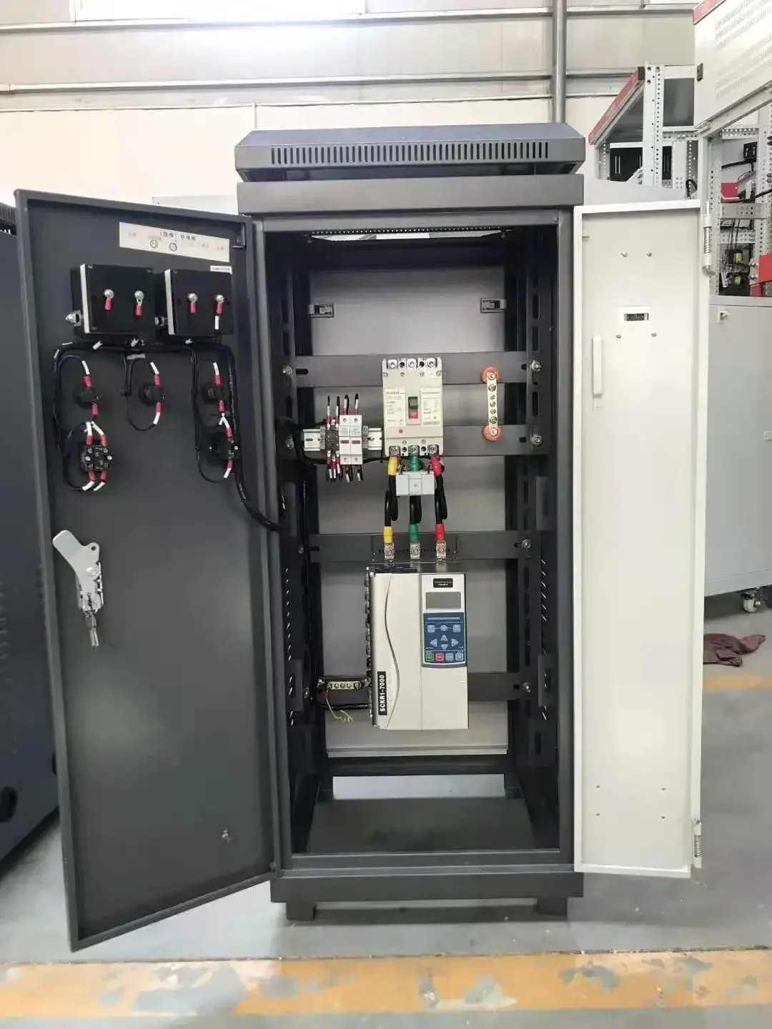 الصين 15 عاما مصنع بداية لينة المدمج في الالتفافية 220 فولت 380 فولت 400 فولت 690 فولت 5.5KW إلى 315KW 3 المرحلة التيار المتناوب لينة كاتب للتحكم في المحركات