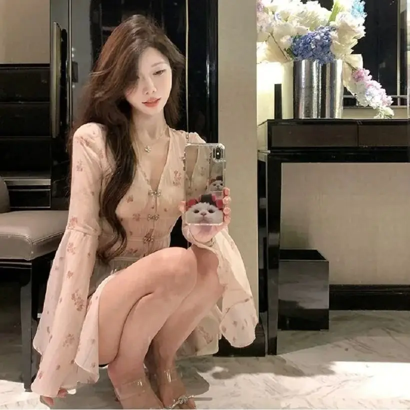 Floral Chiffon Long-Sleeved Shirt Women Summer New Niche Pleated Design Waist-Hugging Slimming Flared Sleeve Top