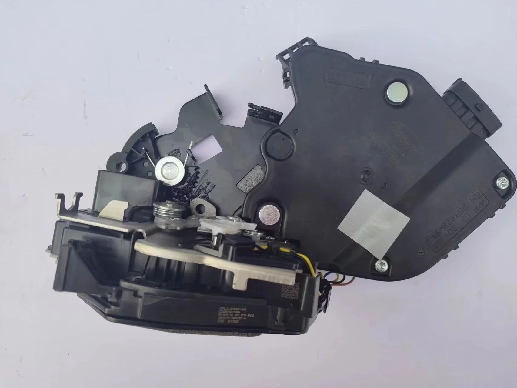 LR078728 LR078705 LR078748 LR078742 LR078743 C2D49437 LR063608 LR053694 LR064803Front door lock locomotive door lock machine
