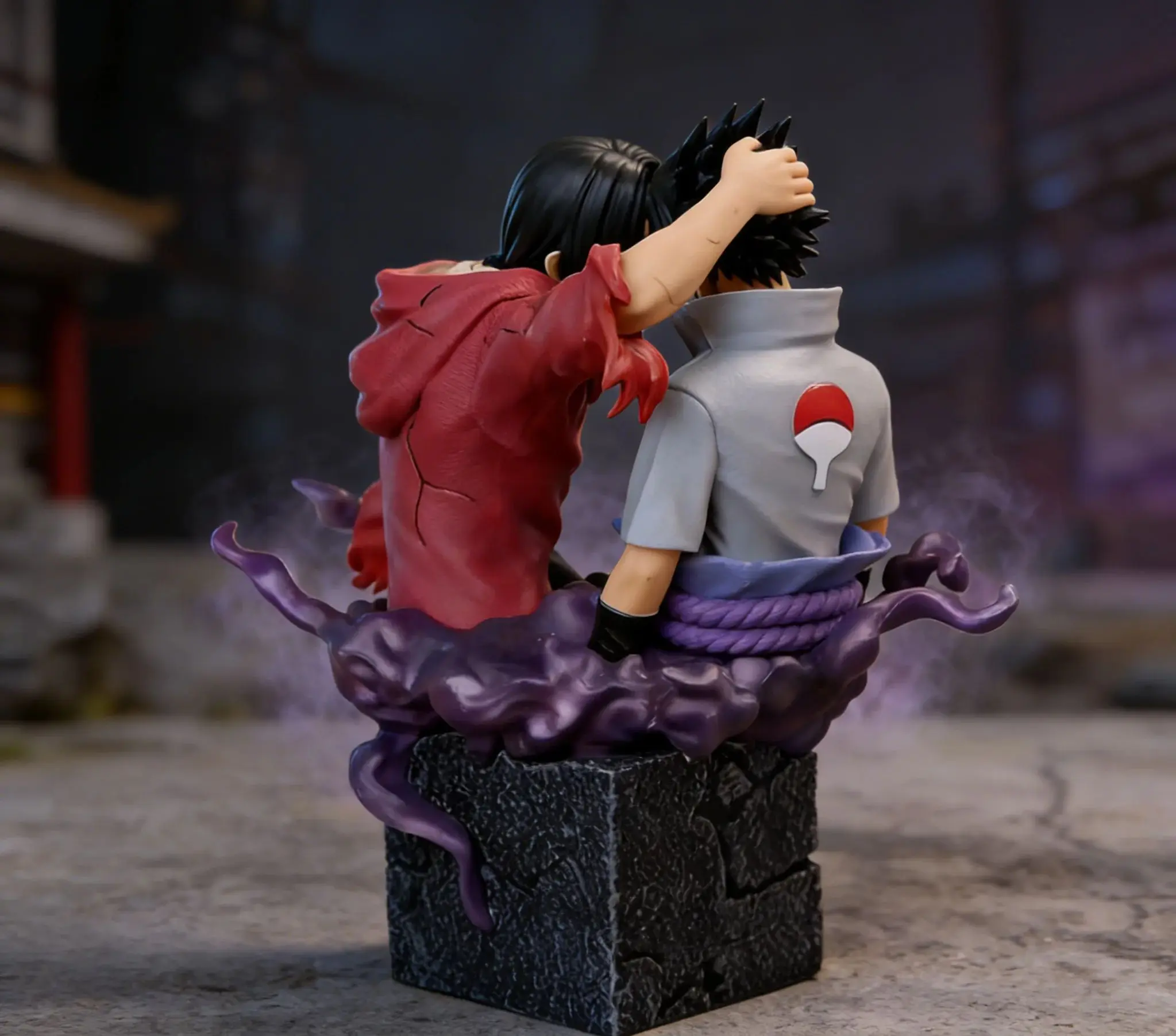 Naruto anime characters Sasuke Uchiha and Itachi Uchiha brother reconciliation boxed anime model figurine