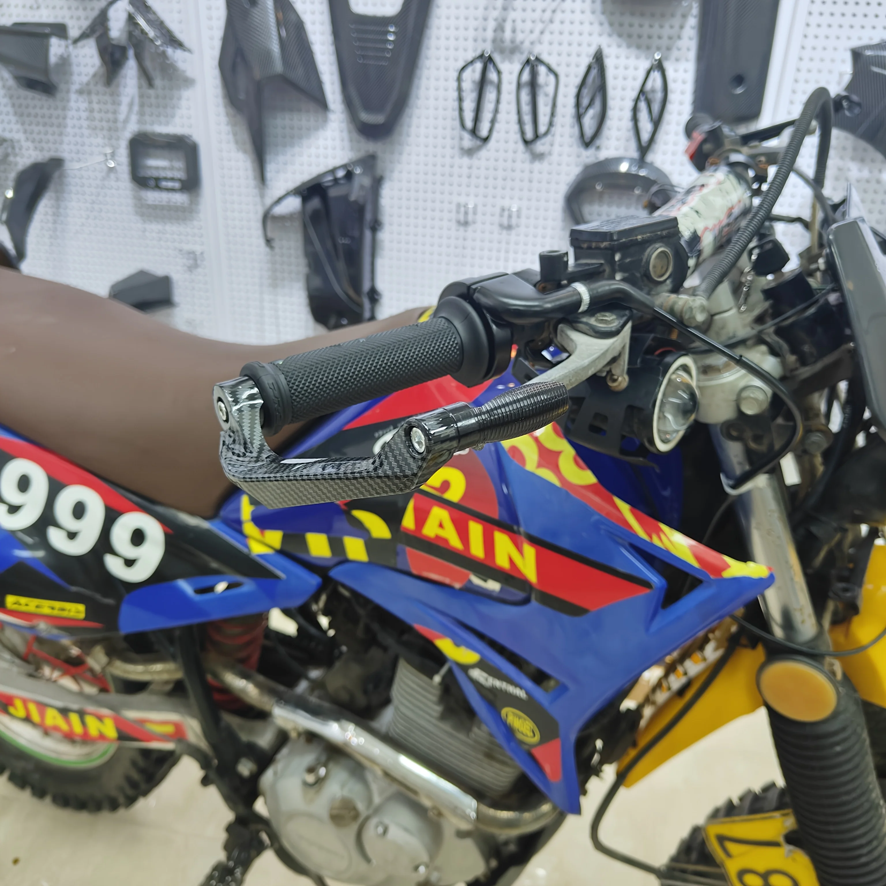 

Snake Pattern Brake Horn with Handguard Universal Protection Bar | Essential for Off-Road Street Racing