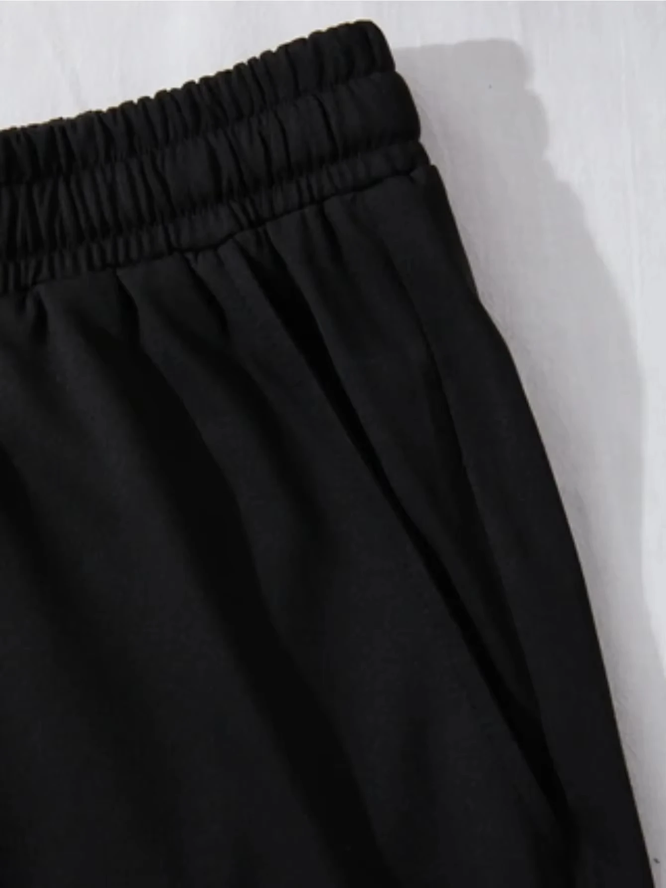 กางเกงขาสั้นกีฬาผู้ชายลายพิมพ์เซิร์ฟ รุ่นใหม่ ปี 2025 และกางเกงขาสั้นลำลองสำหรับเล่นน้ำ ใส่สบายๆ สำหรับฤดูร้อน ปี 2025 เป็นกางเกงขาสั้นสำหรับวันหยุดฤดูร้อน