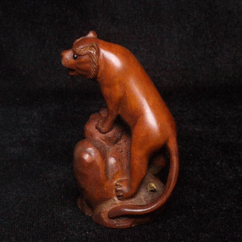 Japanese boxwood hand carved Animal Tiger Figure statue netsuke Collection 6.3CM