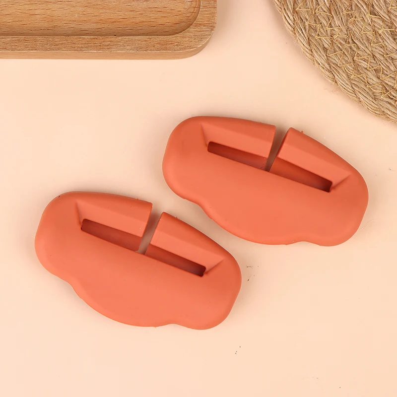 2 szt. Miękkie silikonowe etui antykolizyjne Uniwersalna osłona ochronna klamry pasa bezpieczeństwa Pokrowiec na klamrę pasa bezpieczeństwa samochodowego