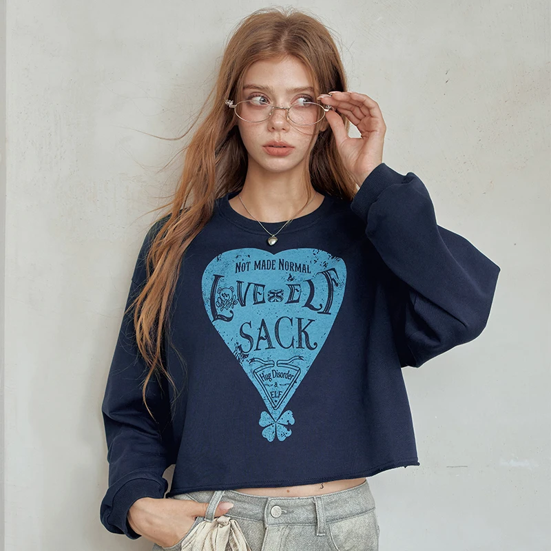 ELFSACK Women's Casual Cropped Sweatshirt with Heart Graphic Print, Loose Long Sleeve Top for Daily Wear