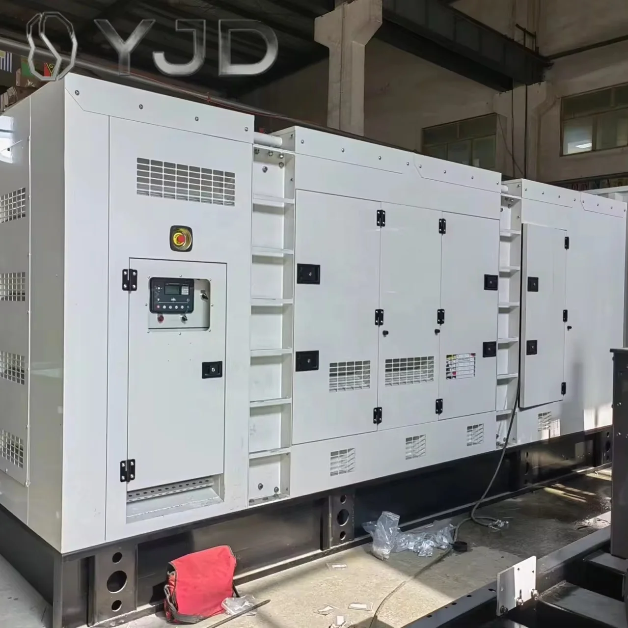 Powered by Cum-mins Engine KTA38-G2 Silent Type 600kw 750kva diesel Generator Set