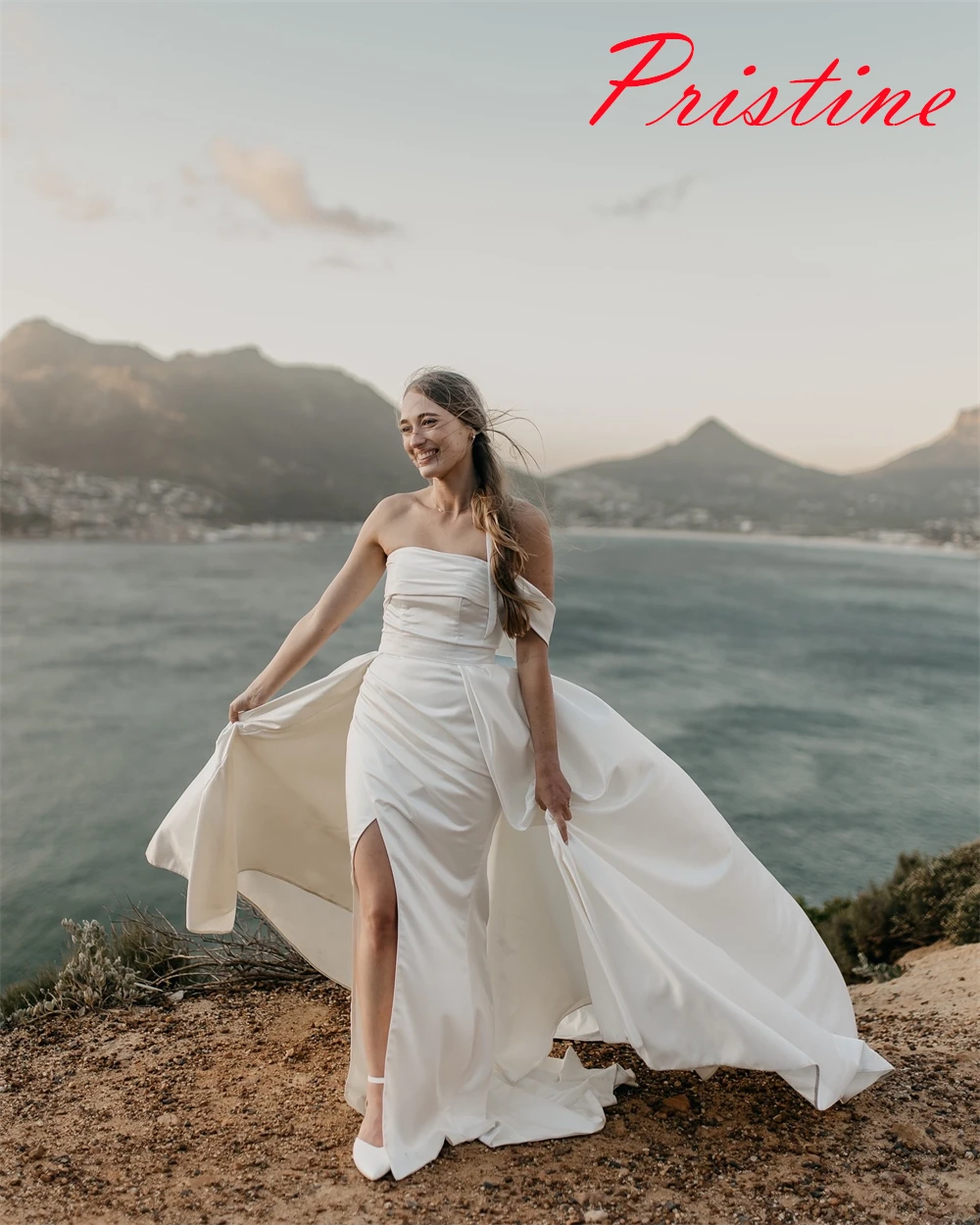 ที่กําหนดเองสีขาวเจอร์ซีย์ชุดเจ้าสาวอารมณ์ที่ไม่มีสายหนังปิดควรชุดแต่งงานรถไฟโบสถ์เปลือยชุด A-Line