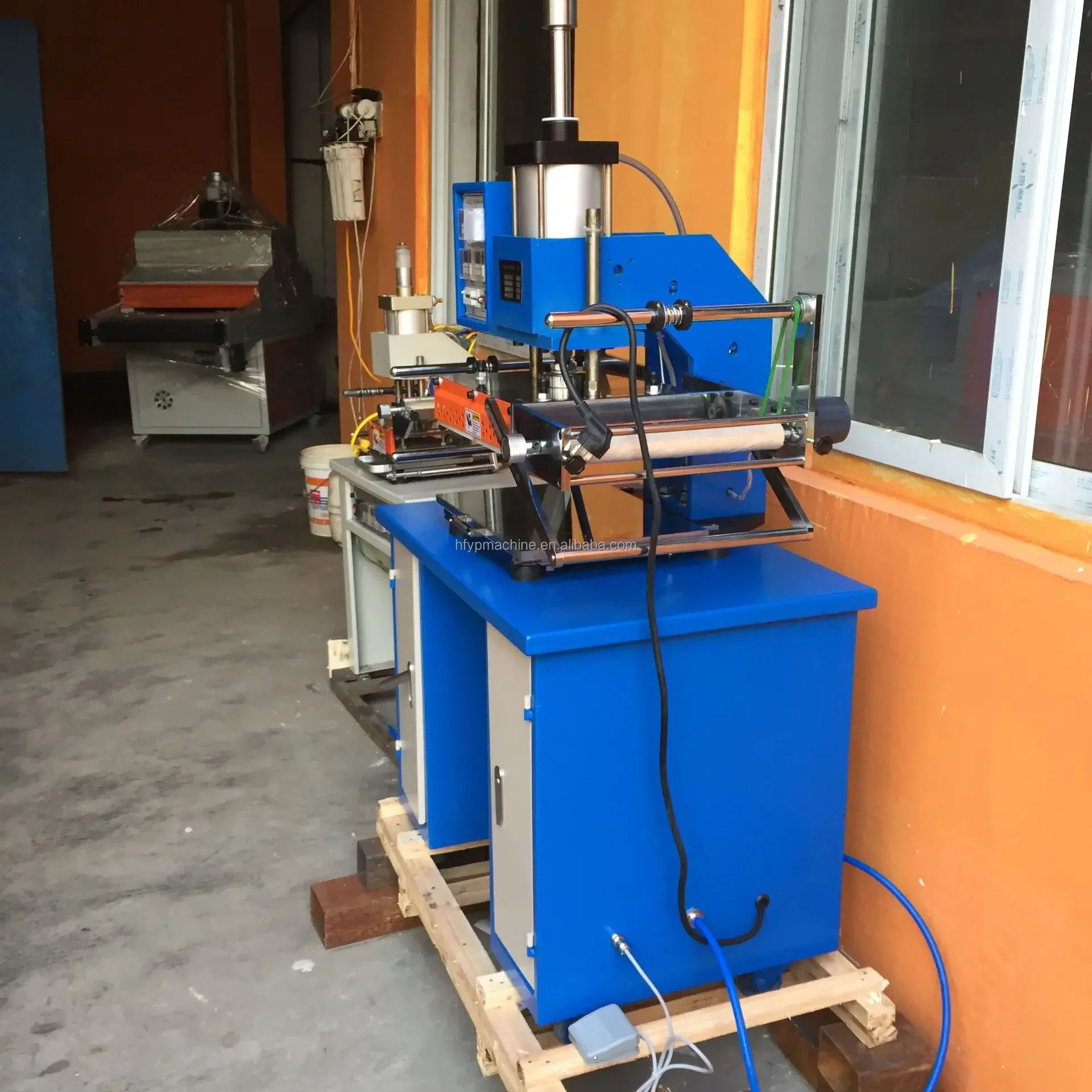 Fully Automatic Pneumatic Hot Stamping Machine For Perfume Bottles Leather Paper & Plastic With Embossing Heat Transfer Printing