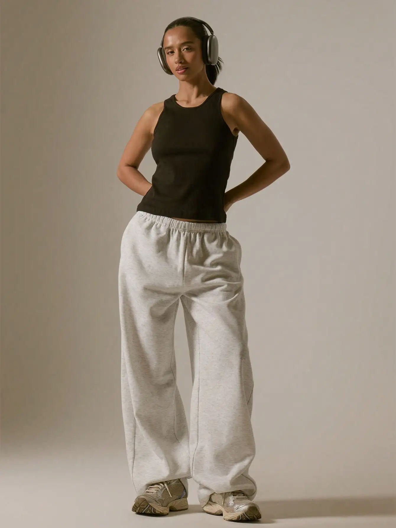 

Женские джоггеры прямого кроя оверсайз - свободный крой, мягкий флис, для повседневной носки