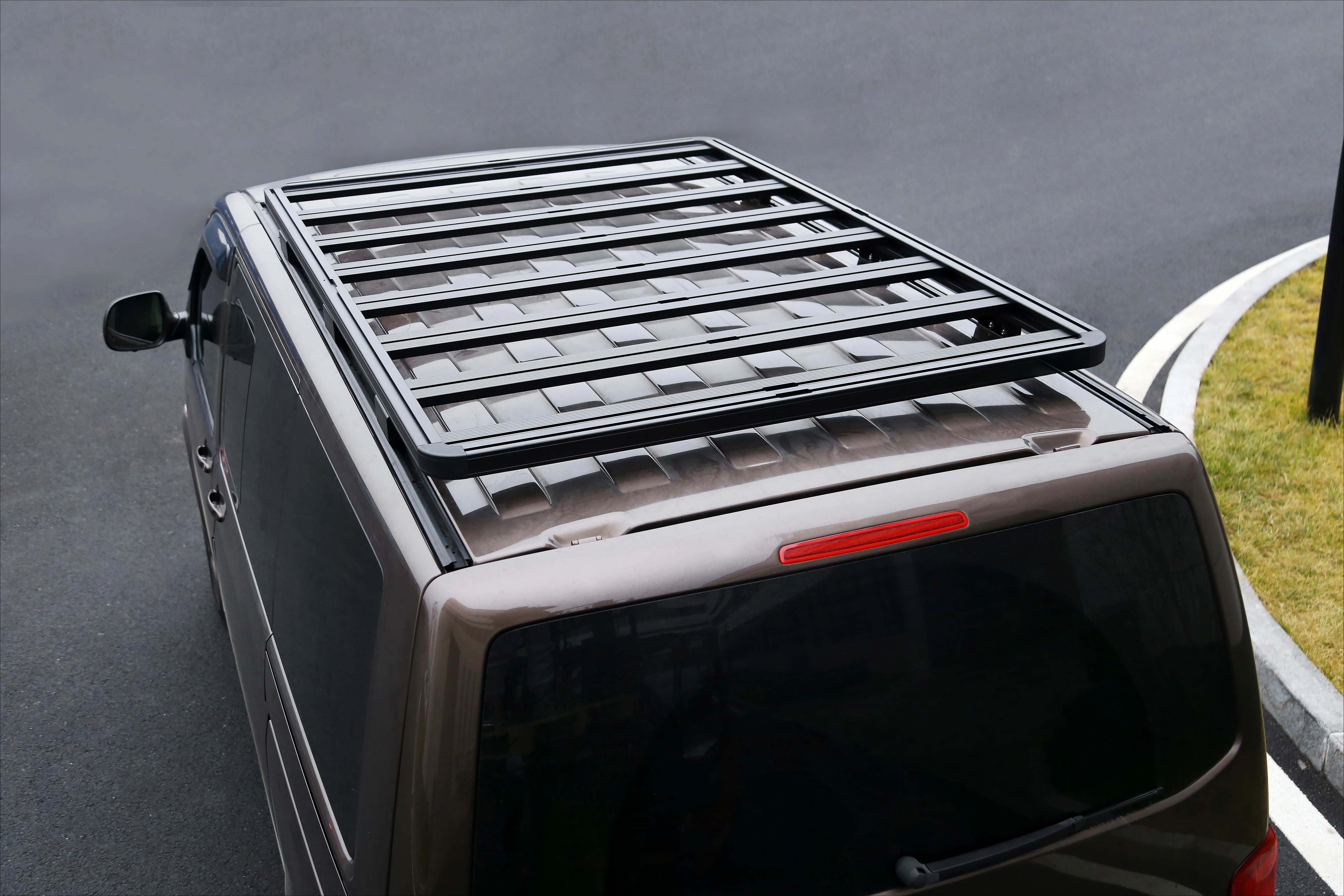 Simple Low Profile Factory Wholesale Flat Platform Rack Black Coated Roof Rack Basket for Volkswagen Multivan