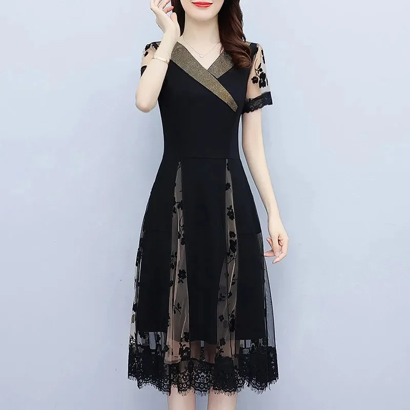 Dress 2024 New  Summer Cover Belly Women French Age-Reducing V-Neck Short-Sleeved Mesh Stitching Embroidery Little Black Dress